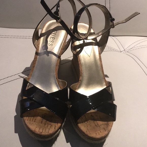 pretty black patent sandals - Picture 2 of 4